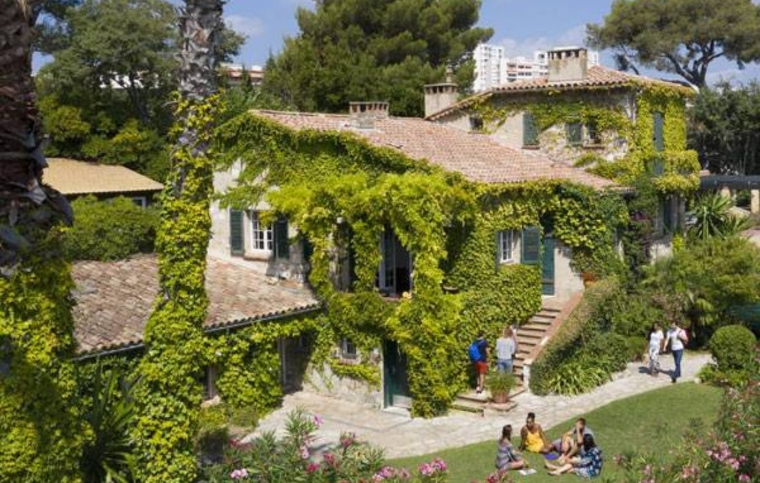 Chateau school